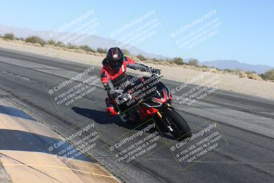 media/Dec-01-2025-Moto Forza (Mon) [[2daa91e15f]]/2-Intermediate Group/Session 4 (Turn 10 Inside)/